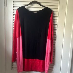 Ladies J Jill NWT medium color block tunic top.  Very versatile.